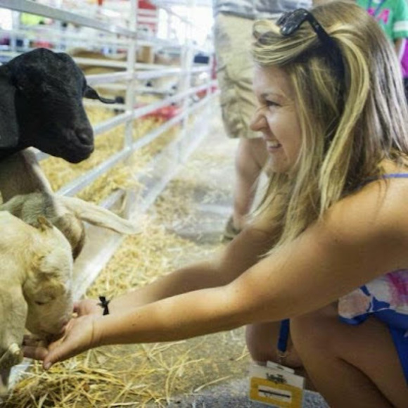 Meet your Posher, Shannon - Picture 1 of 1